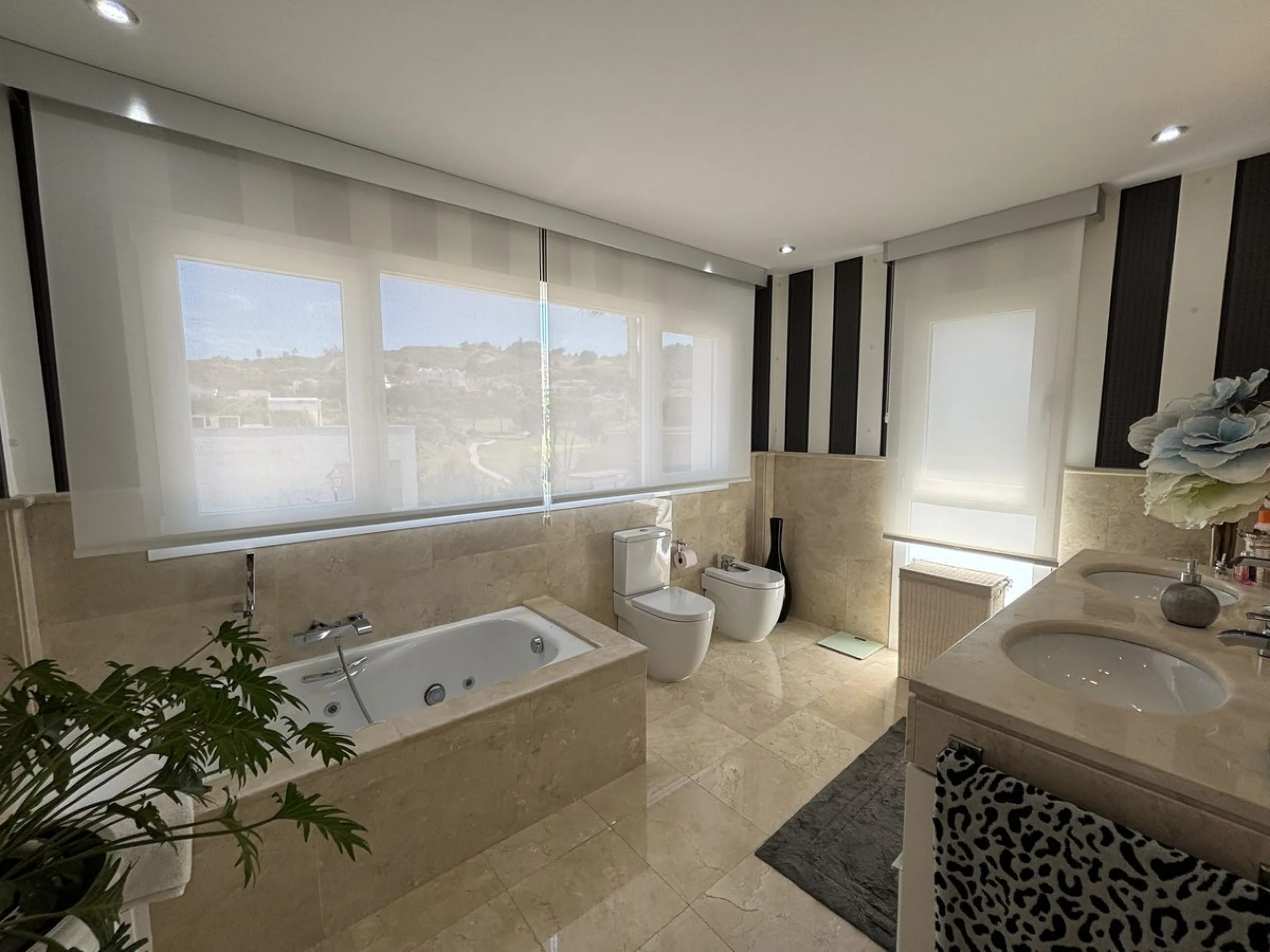 This stylish modern villa is located frontline to the golf course in the sought-after La Cala Golf Resort. With clean lines, large windows, and a sleek design, the property offers bright and open living spaces with stunning golf and mountain views and a r