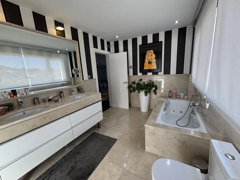 This stylish modern villa is located frontline to the golf course in the sought-after La Cala Golf Resort. With clean lines, large windows, and a sleek design, the property offers bright and open living spaces with stunning golf and mountain views and a r