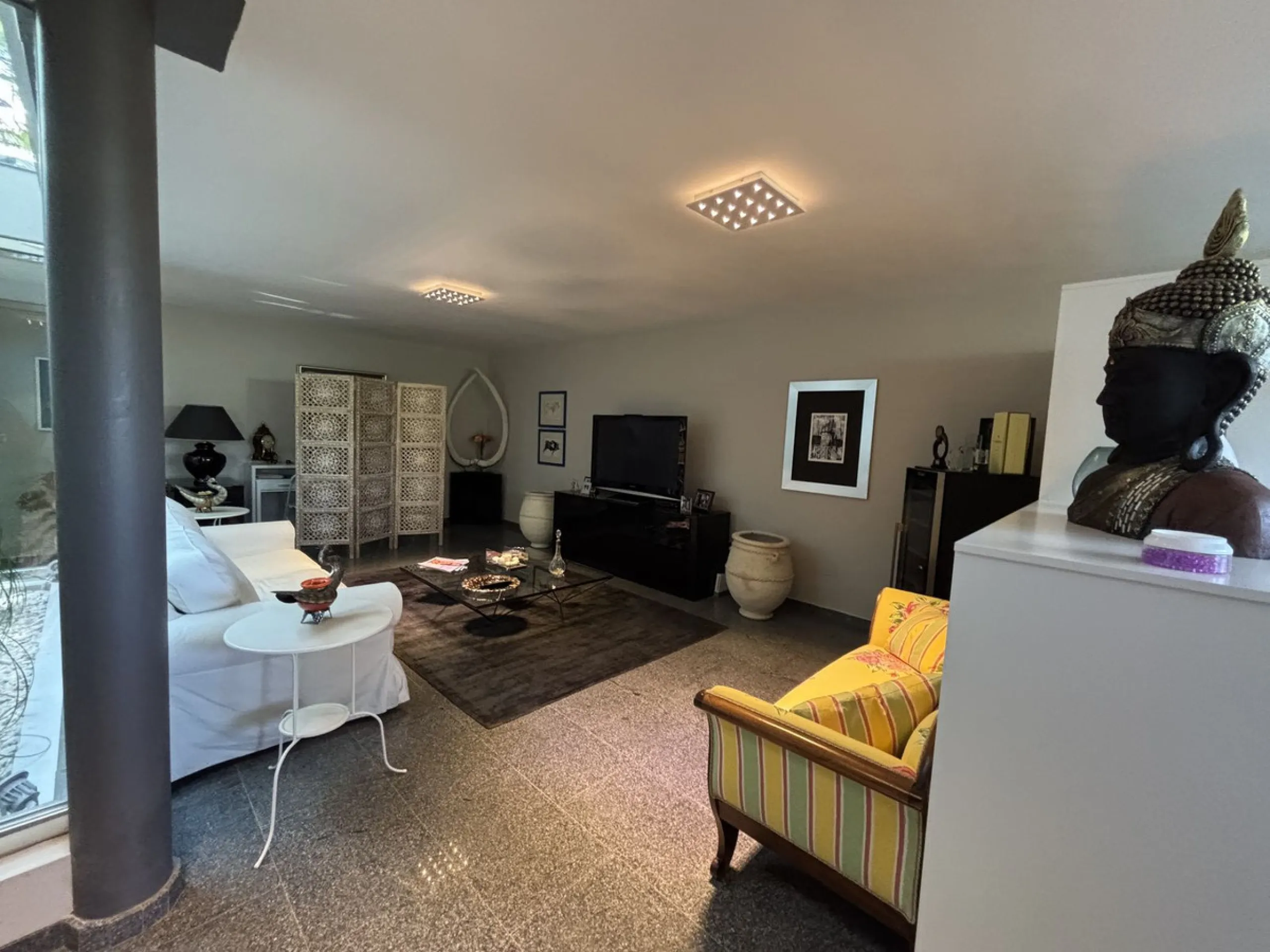 This stylish modern villa is located frontline to the golf course in the sought-after La Cala Golf Resort. With clean lines, large windows, and a sleek design, the property offers bright and open living spaces with stunning golf and mountain views and a r
