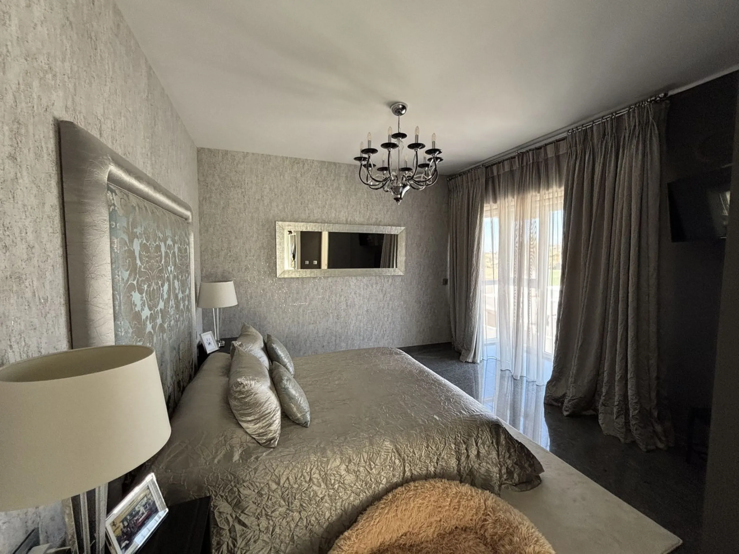 This stylish modern villa is located frontline to the golf course in the sought-after La Cala Golf Resort. With clean lines, large windows, and a sleek design, the property offers bright and open living spaces with stunning golf and mountain views and a r
