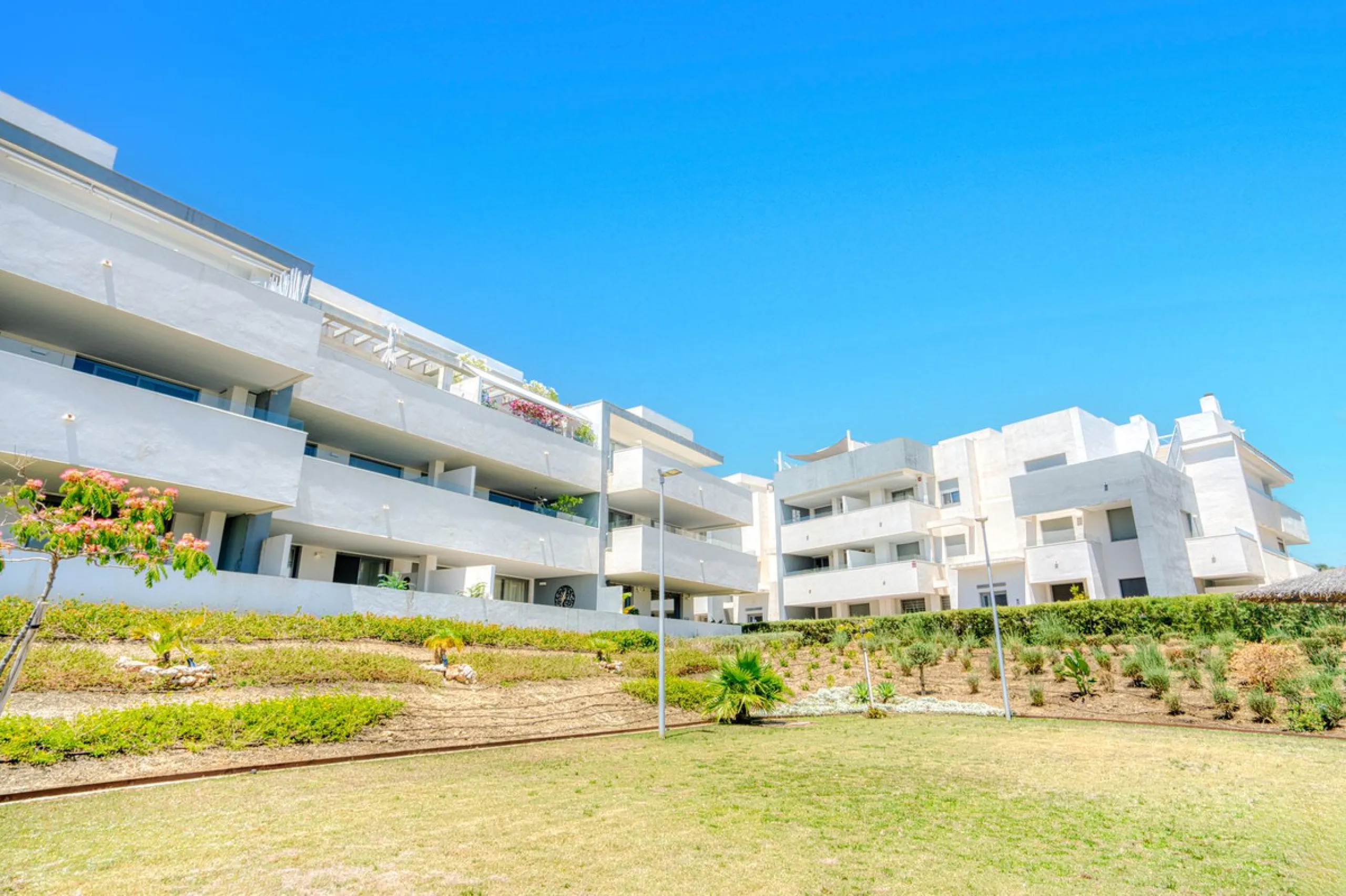 Modern 2-Bedroom Ground Floor Apartment with Sea Views in Estepona