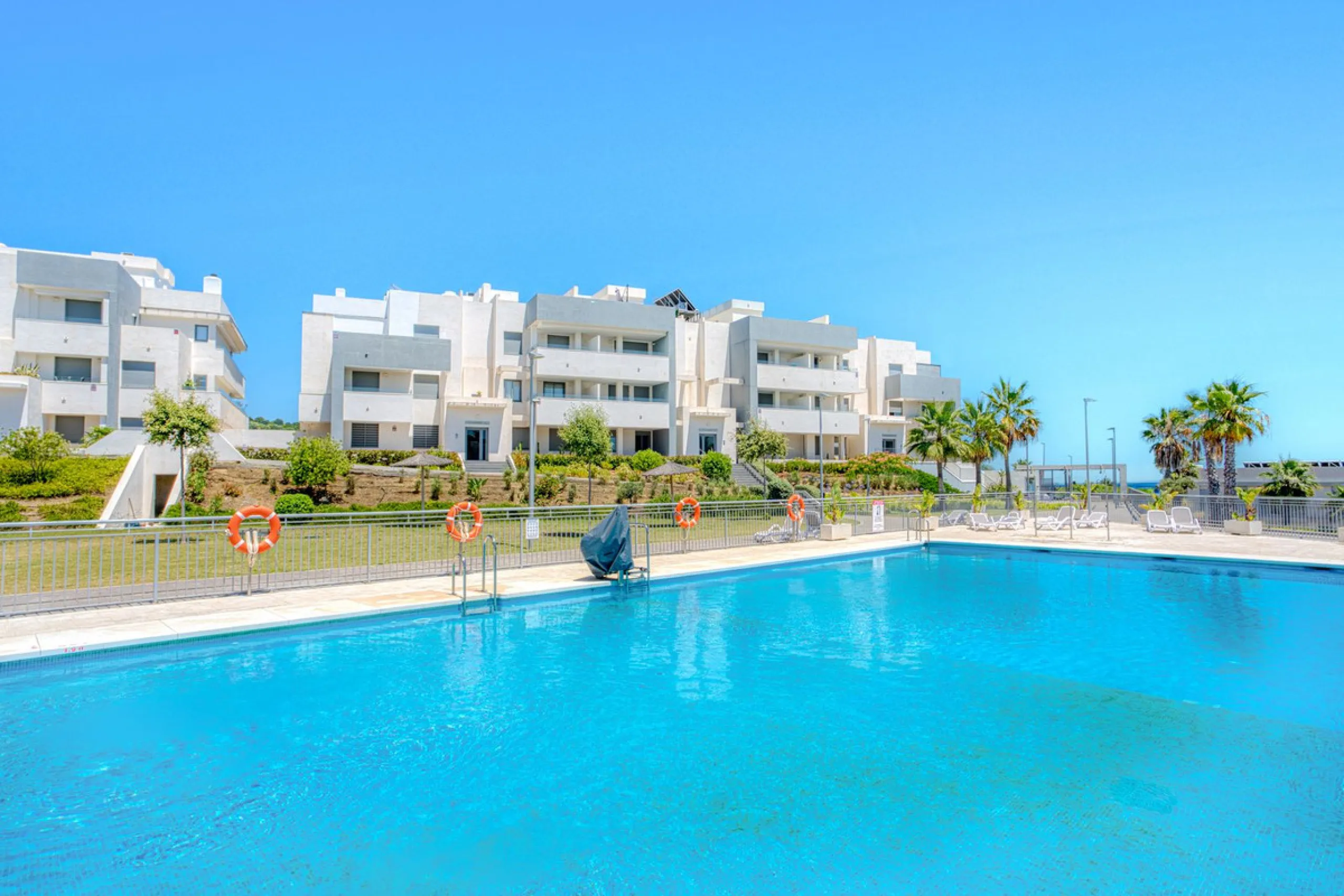 Modern 2-Bedroom Ground Floor Apartment with Sea Views in Estepona