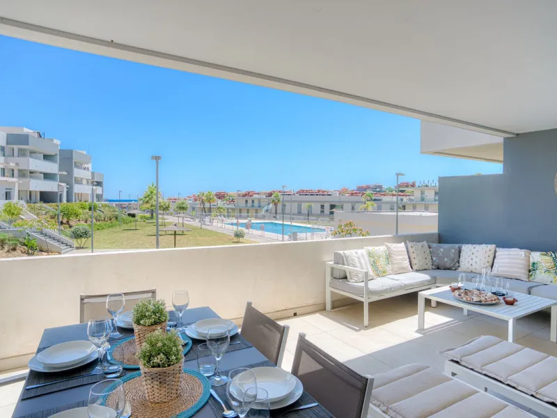 Modern 2-Bedroom Ground Floor Apartment with Sea Views in Estepona