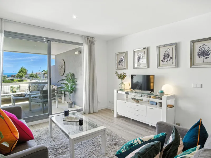 Modern 2-Bedroom Ground Floor Apartment with Sea Views in Estepona
