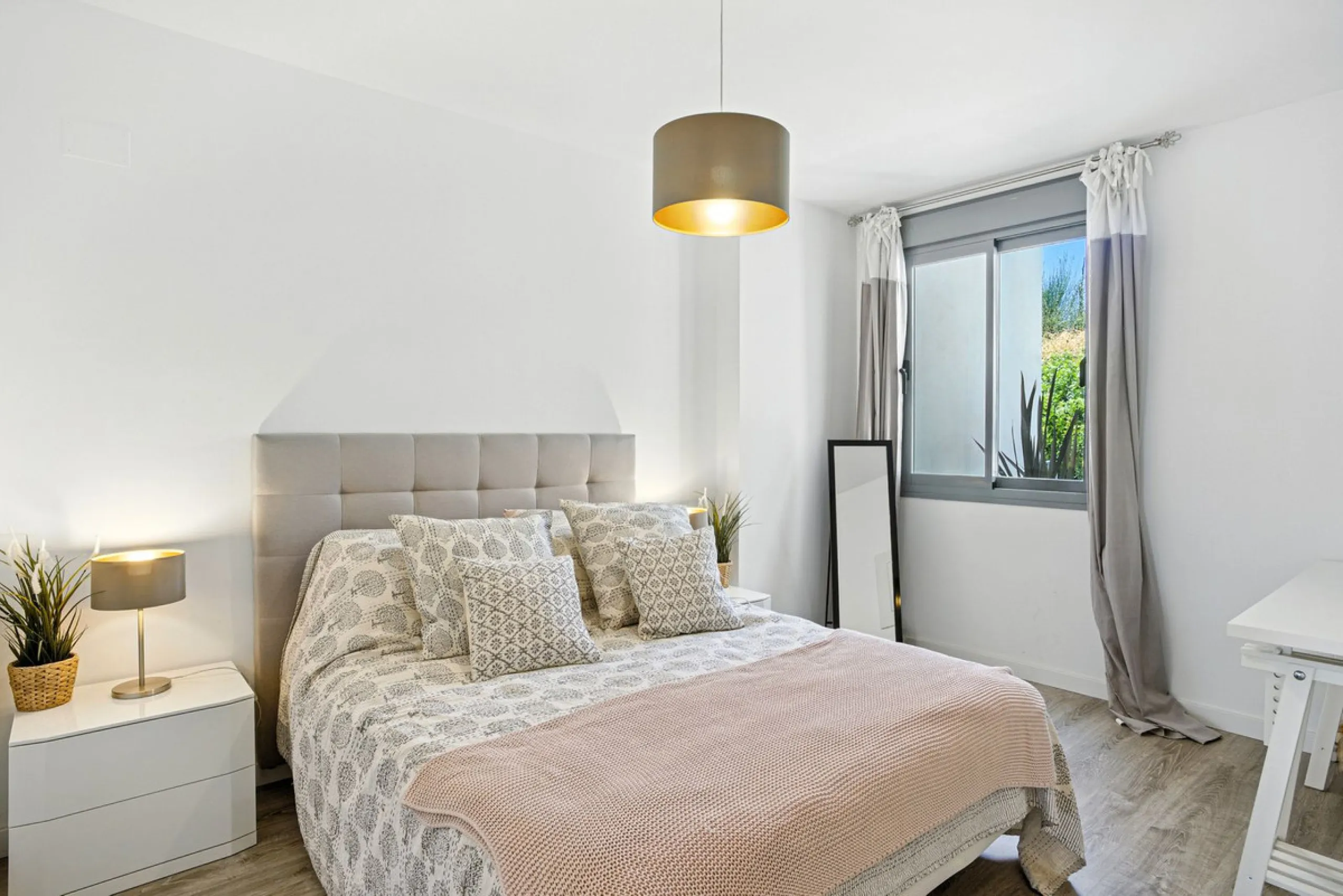 Modern 2-Bedroom Ground Floor Apartment with Sea Views in Estepona