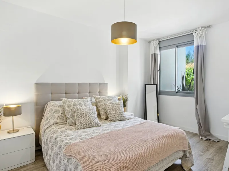 Modern 2-Bedroom Ground Floor Apartment with Sea Views in Estepona