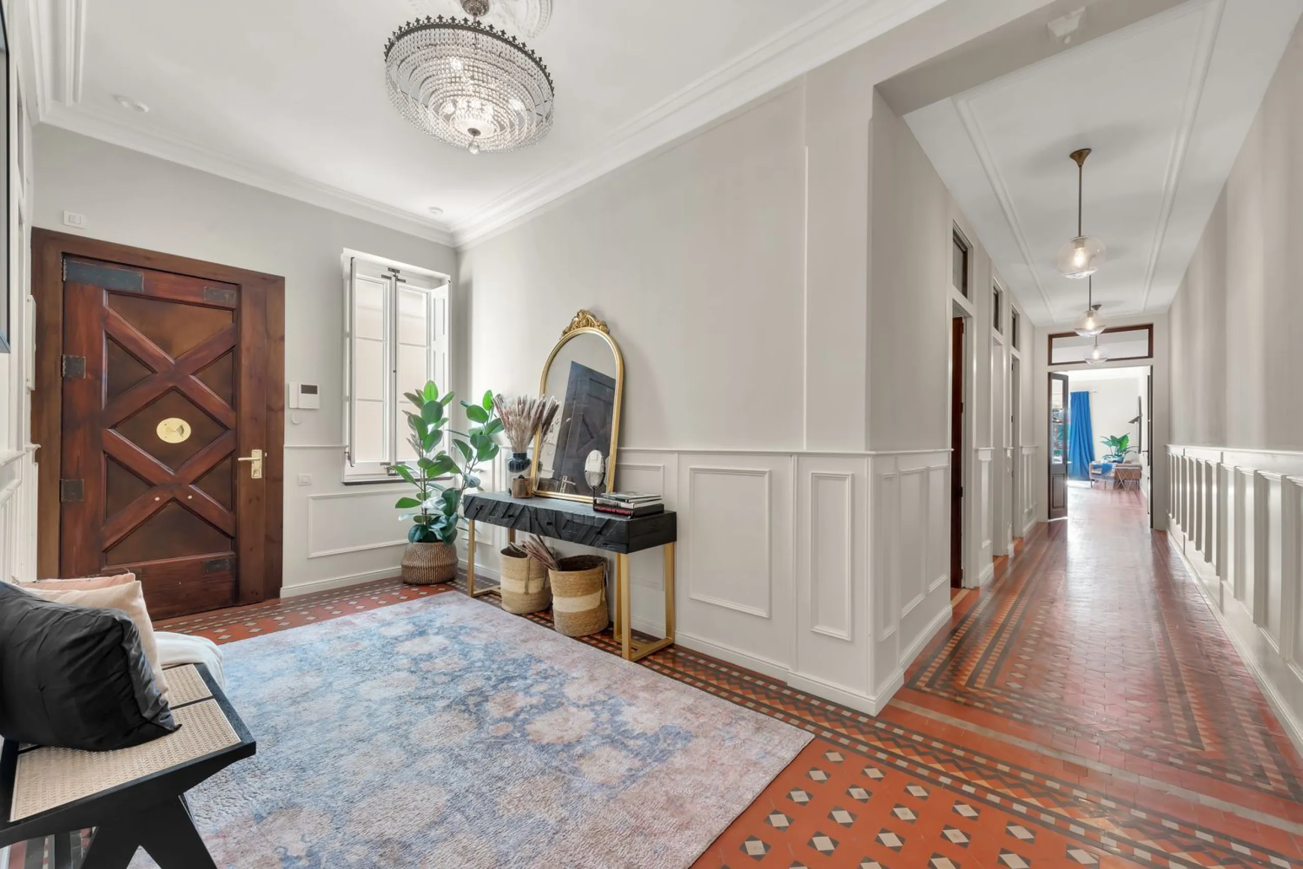 Renovierte Wohnung mit Galerie und hohen Decken nahe dem Triumphbogen, Barcelona