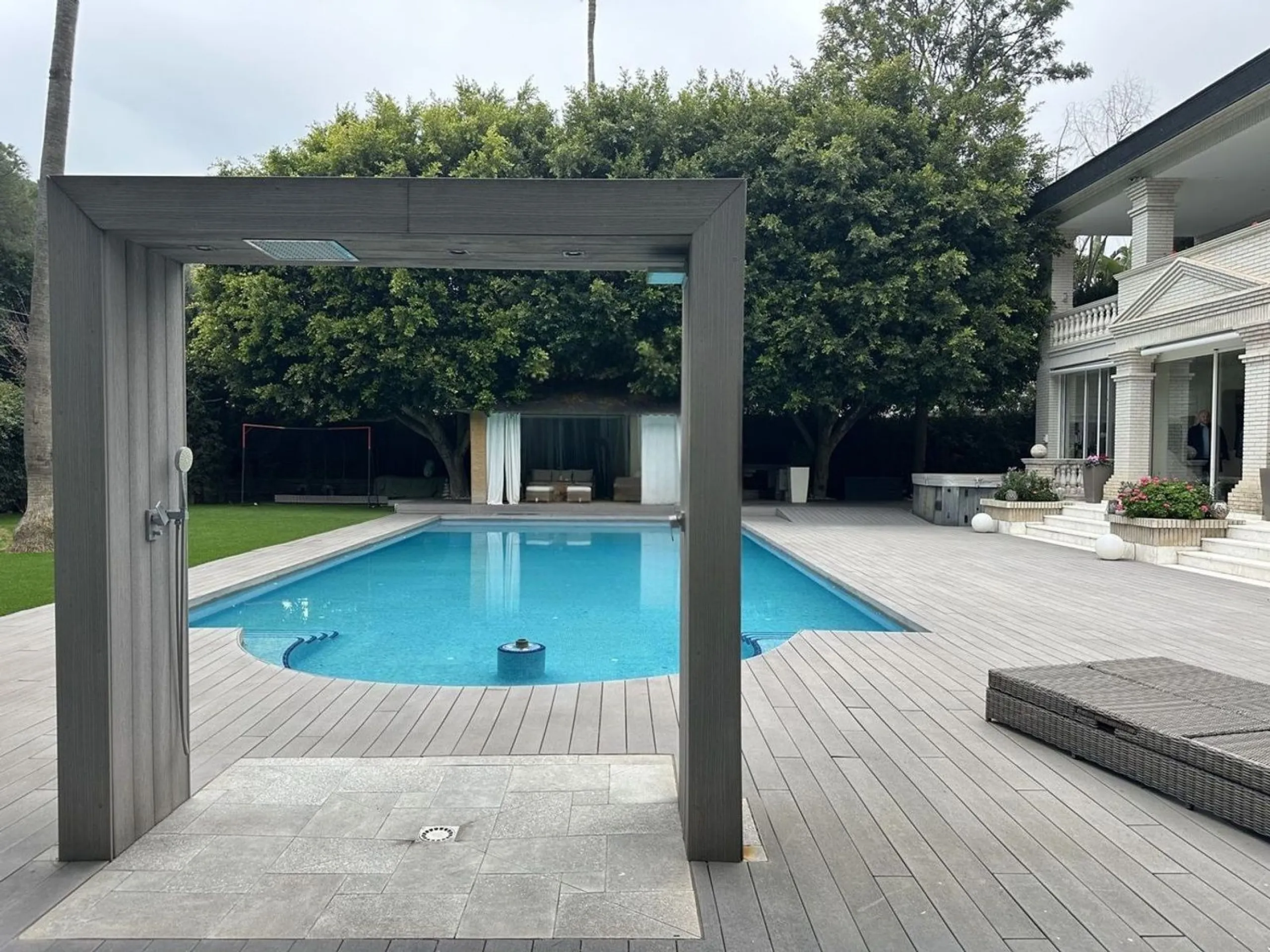 Exclusive contemporary villa near the sea in La Pineda, Castelldefels