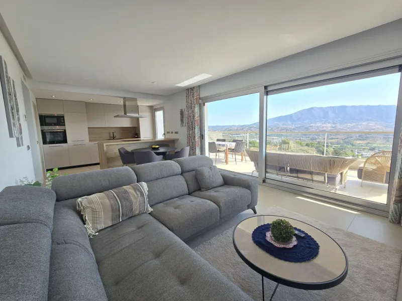 Apartment - Middle Floor Apartment в продаже в Mijas, Málaga. В доме 3 спален и 2 ванных комнат. Площадь дома 105 м². Площадь участка 10 м²