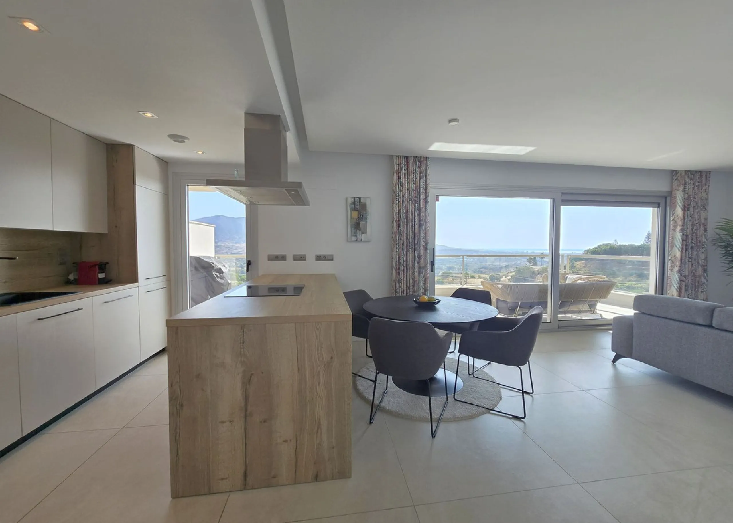 Stylish 3-Bed Corner Apartment with Panoramic Views in La Cala Golf