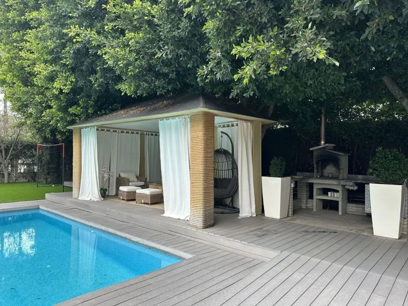 Exclusive contemporary villa near the sea in La Pineda, Castelldefels
