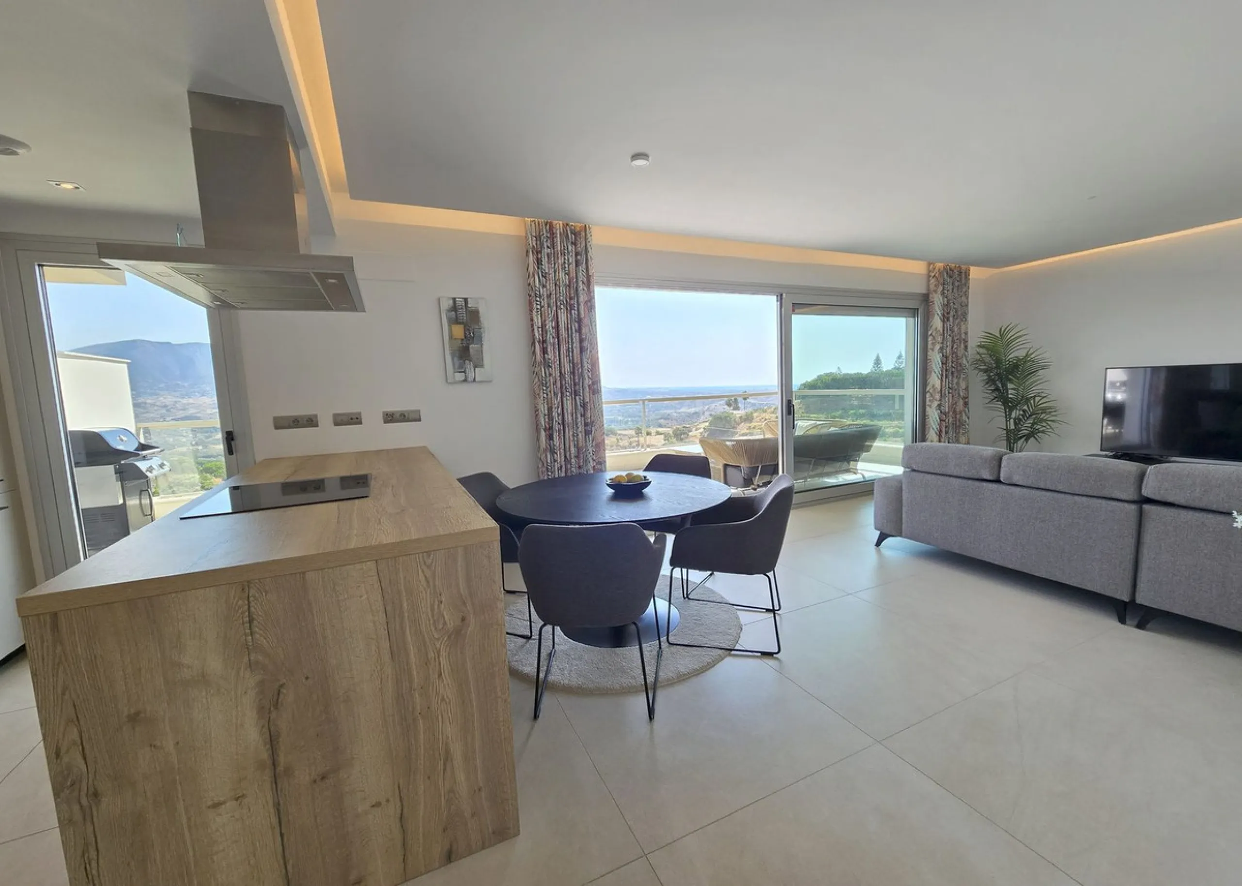 Stylish 3-Bed Corner Apartment with Panoramic Views in La Cala Golf