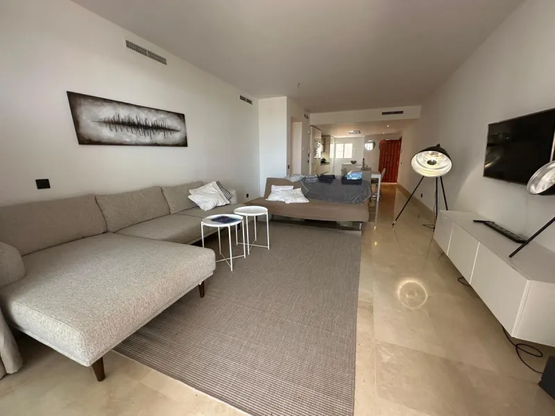 Elegant Ground-Floor Apartment with Terraces & Lake Views in Las Tortugas de Aloha, Marbella