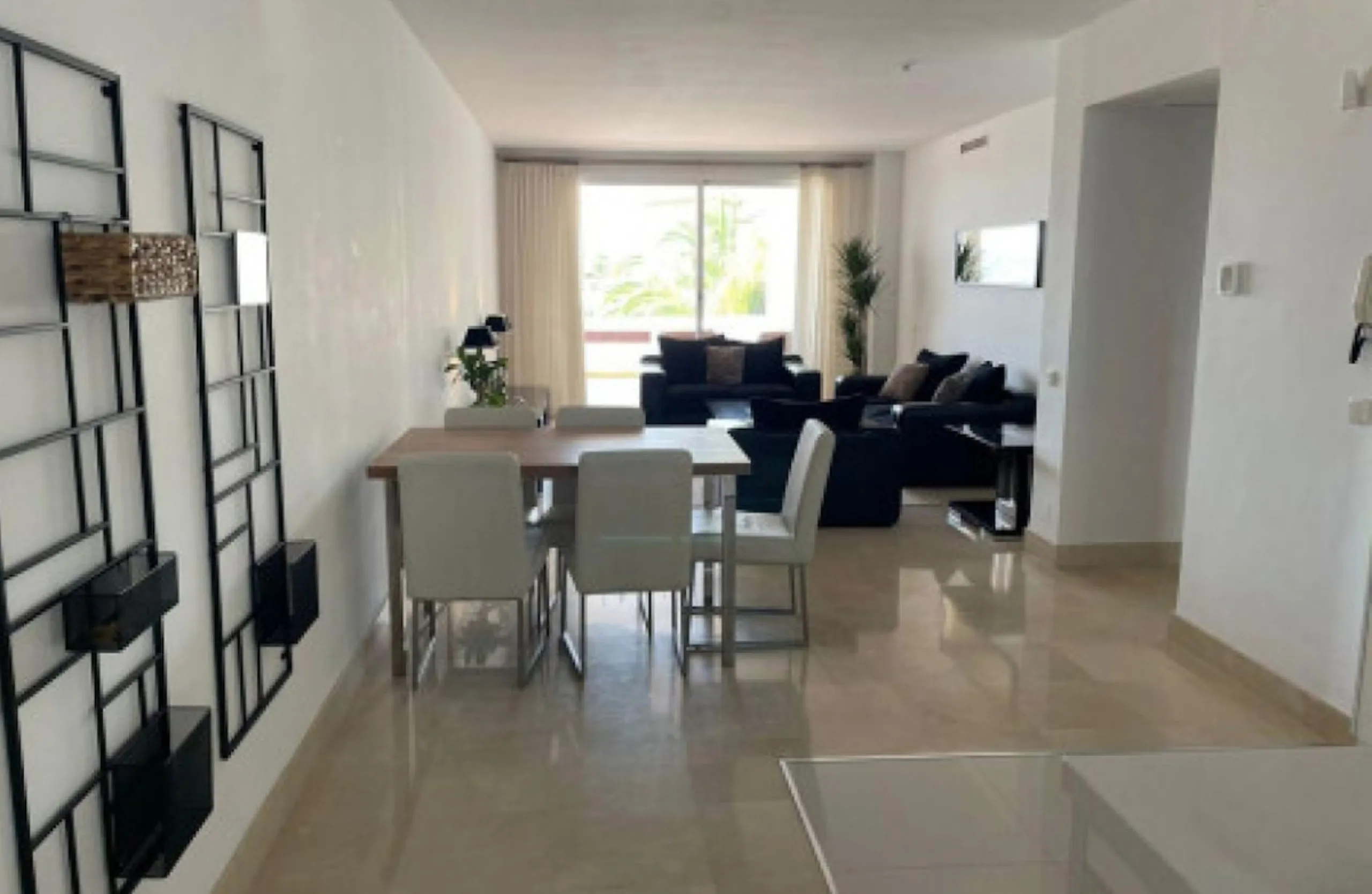 Elegant Ground-Floor Apartment with Terraces & Lake Views in Las Tortugas de Aloha, Marbella