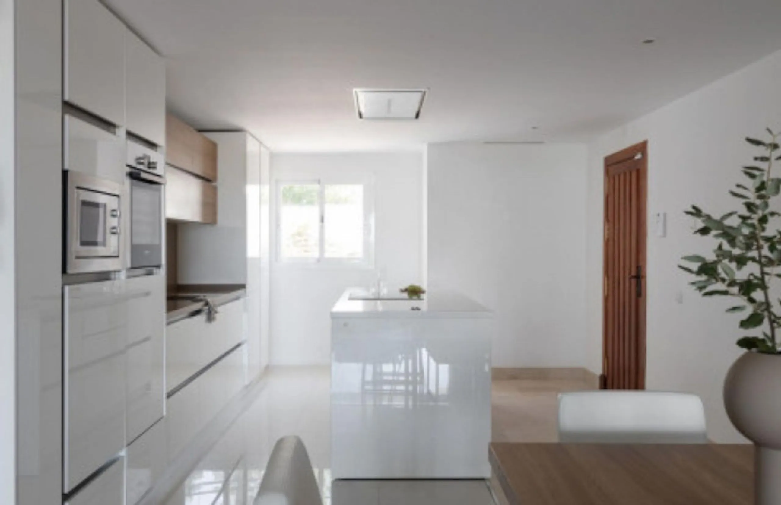 Elegant Ground-Floor Apartment with Terraces & Lake Views in Las Tortugas de Aloha, Marbella