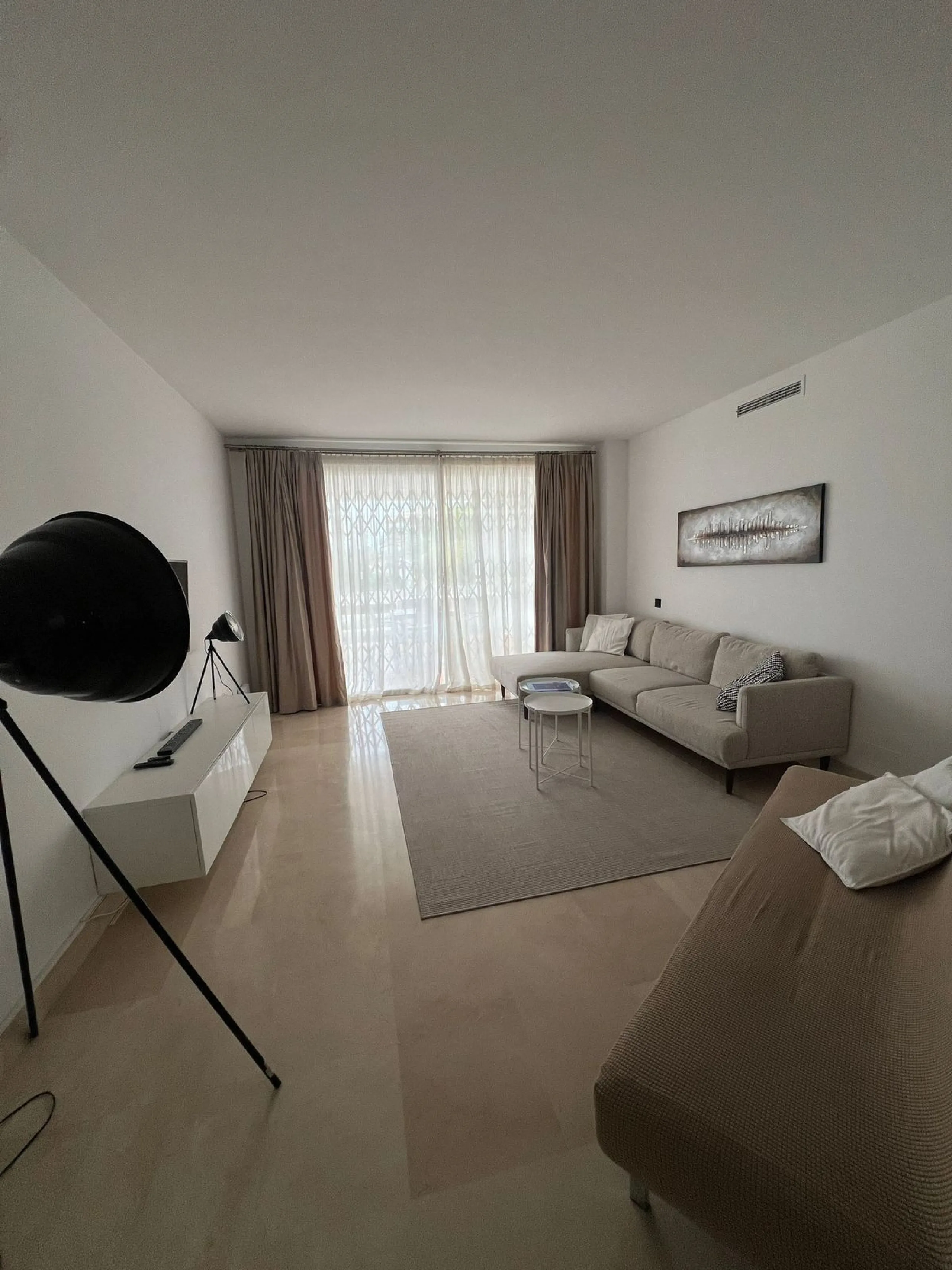 Elegant Ground-Floor Apartment with Terraces & Lake Views in Las Tortugas de Aloha, Marbella
