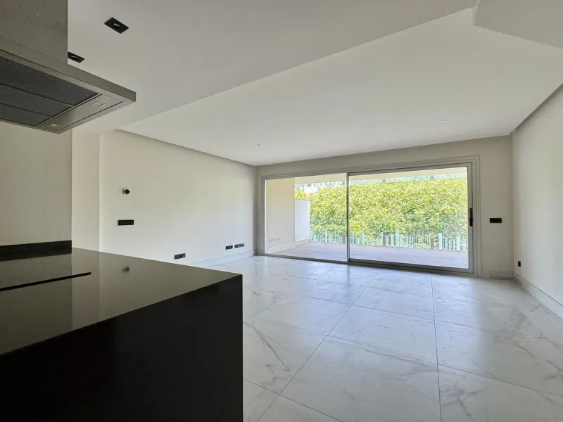 This apartment is located in the brand-new urban development MARE in San Pedro de Alcántara (Marbella). The apartment is new and unfurnished.
