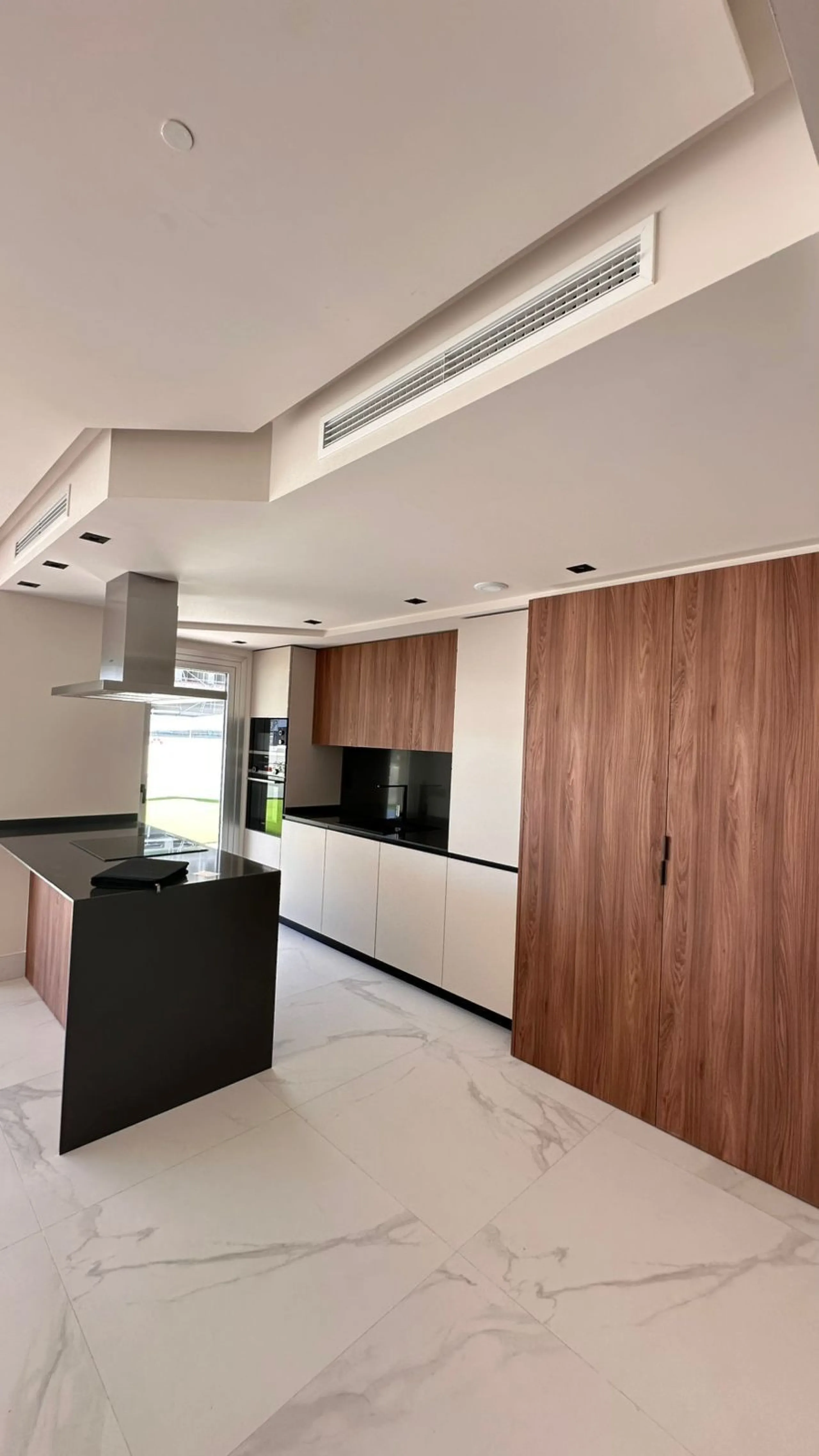 This apartment is located in the brand-new urban development MARE in San Pedro de Alcántara (Marbella). The apartment is new and unfurnished.