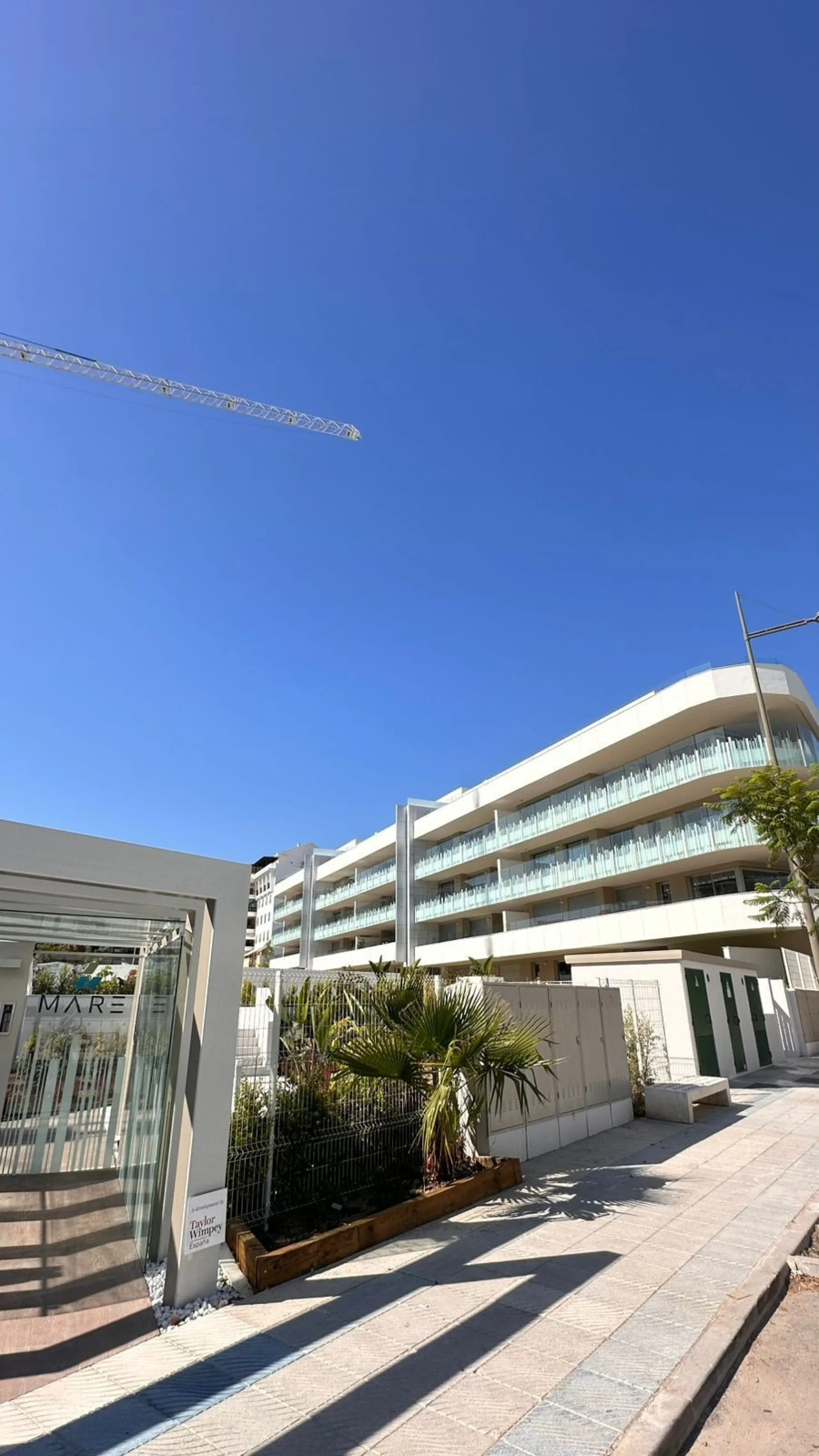 This apartment is located in the brand-new urban development MARE in San Pedro de Alcántara (Marbella). The apartment is new and unfurnished.