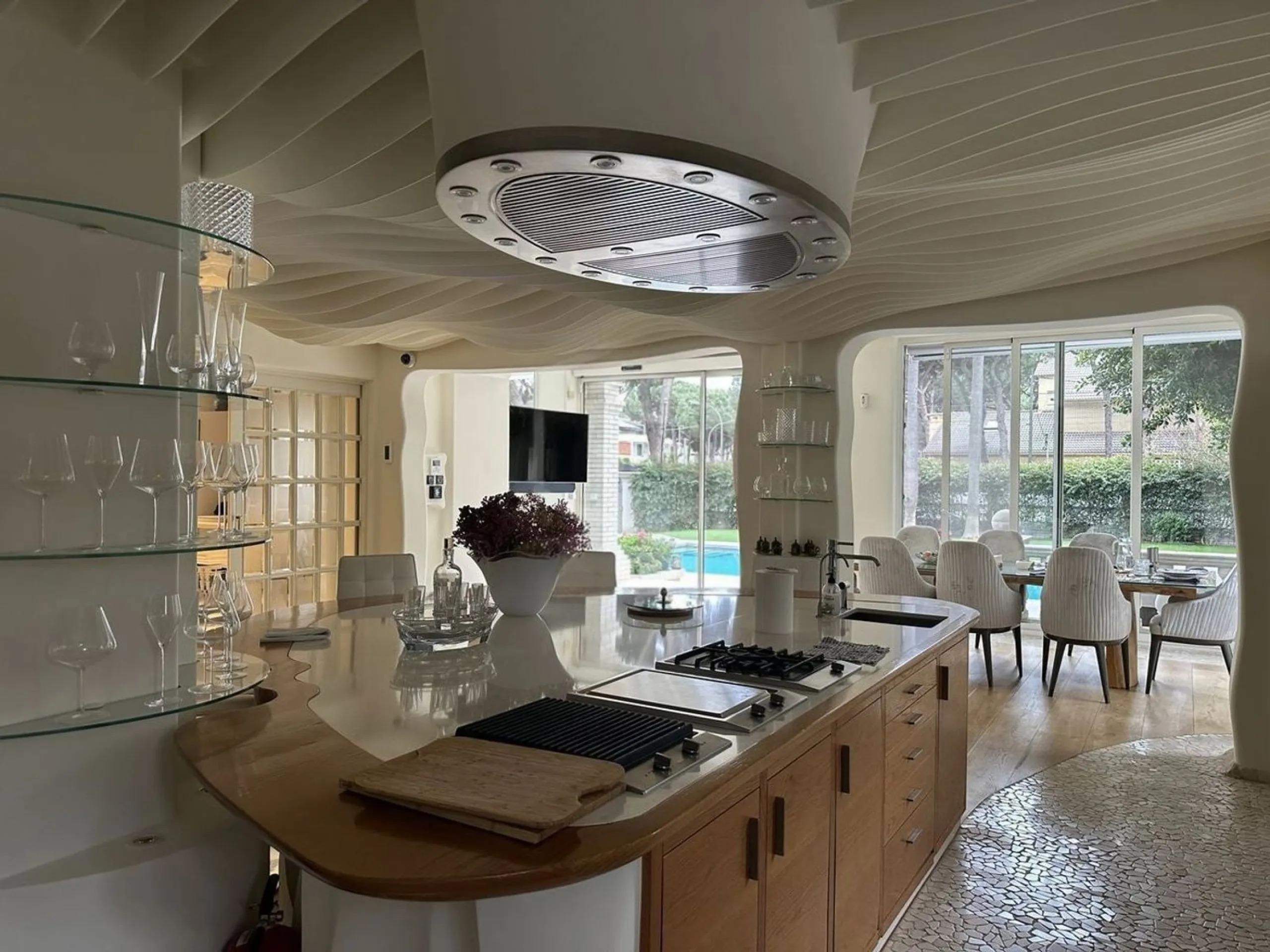 Exclusive contemporary villa near the sea in La Pineda, Castelldefels