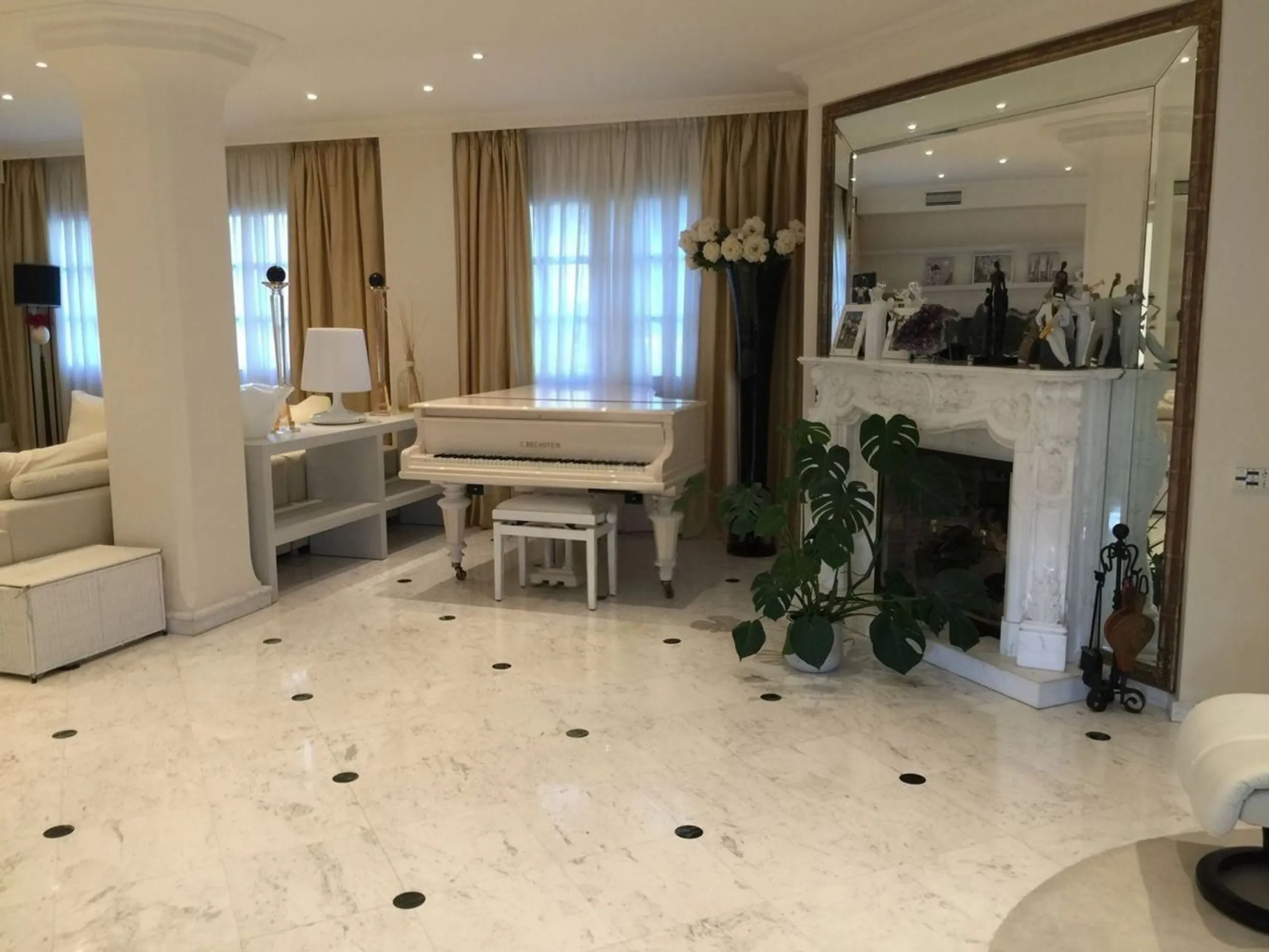 Exclusive contemporary villa near the sea in La Pineda, Castelldefels