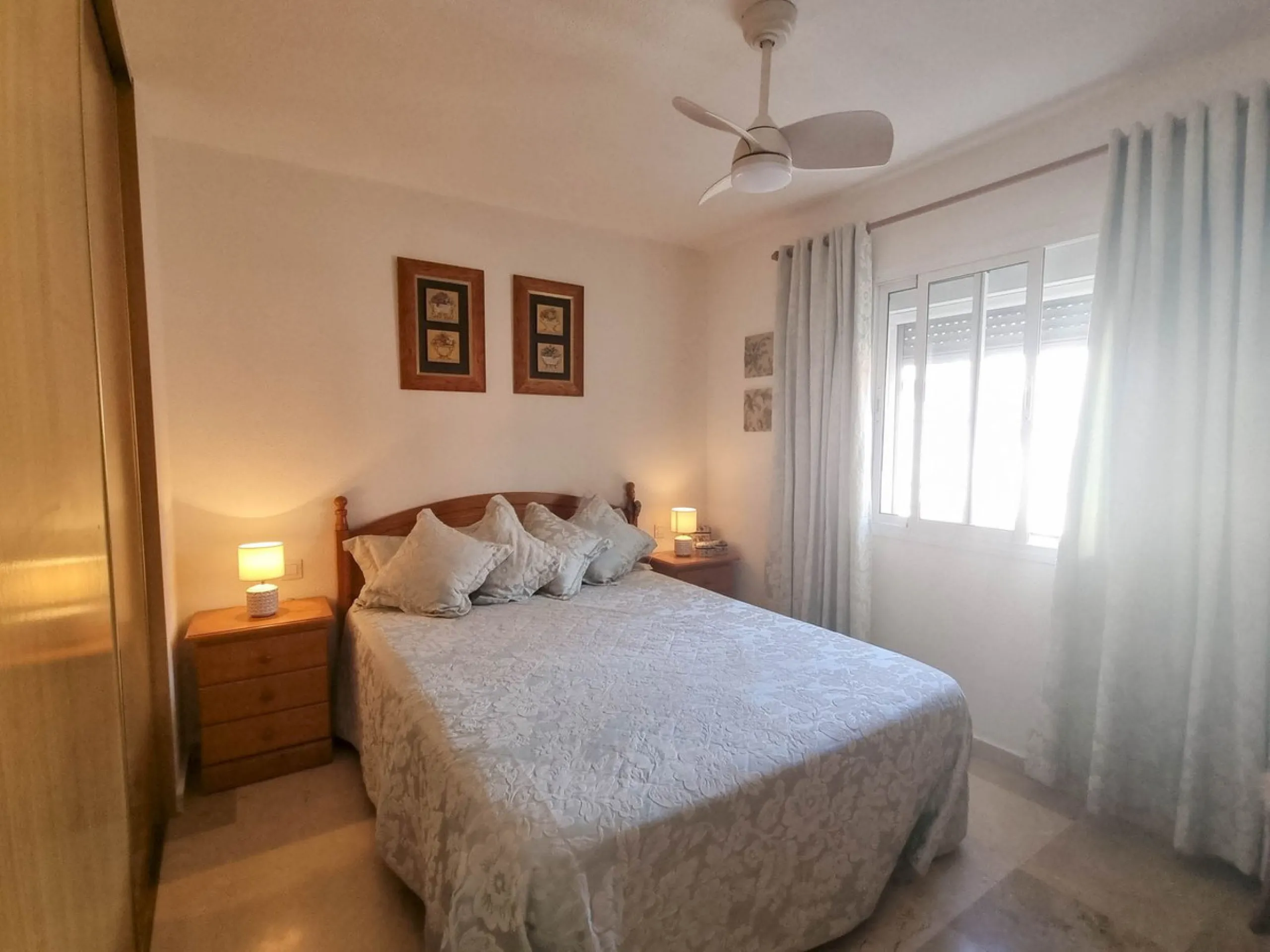 Discover this charming 3-bedroom townhouse located in Marina de Casares, one of the most pleasant and peaceful residential areas of Casares Playa. With a built area of 127 m² and an additional 91 m² of terraces, this home offers space, functionality, and 