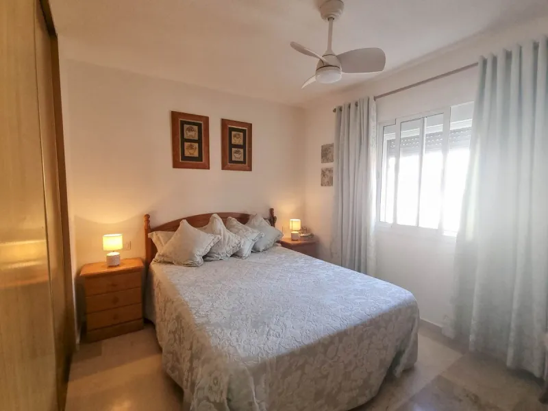 Discover this charming 3-bedroom townhouse located in Marina de Casares, one of the most pleasant and peaceful residential areas of Casares Playa. With a built area of 127 m² and an additional 91 m² of terraces, this home offers space, functionality, and 
