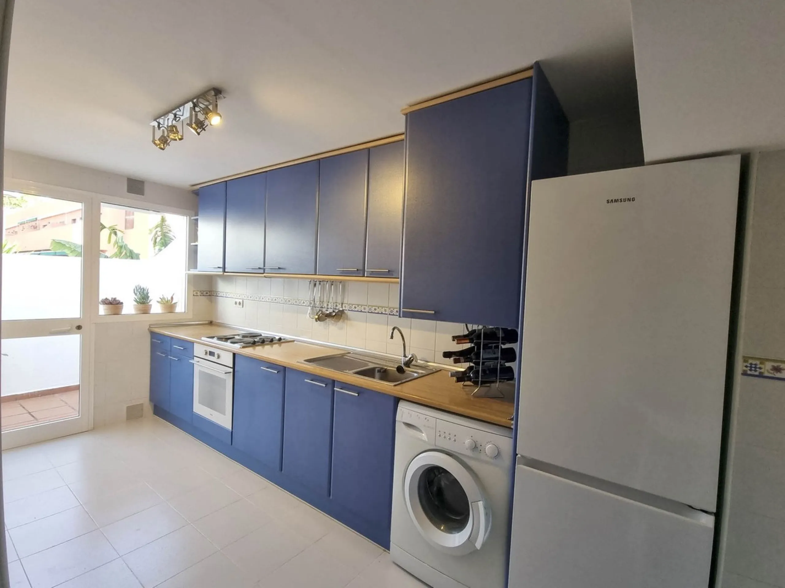 Discover this charming 3-bedroom townhouse located in Marina de Casares, one of the most pleasant and peaceful residential areas of Casares Playa. With a built area of 127 m² and an additional 91 m² of terraces, this home offers space, functionality, and 