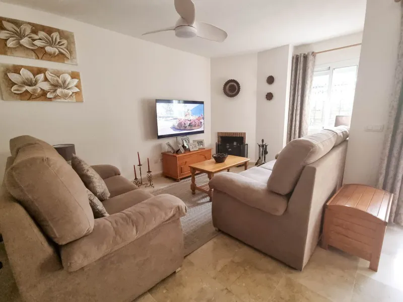 Discover this charming 3-bedroom townhouse located in Marina de Casares, one of the most pleasant and peaceful residential areas of Casares Playa. With a built area of 127 m² and an additional 91 m² of terraces, this home offers space, functionality, and 