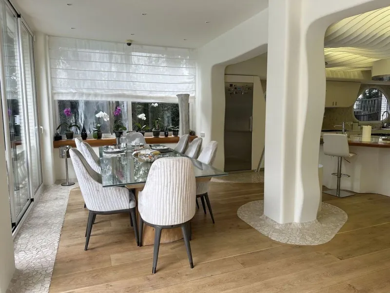 Exclusive contemporary villa near the sea in La Pineda, Castelldefels