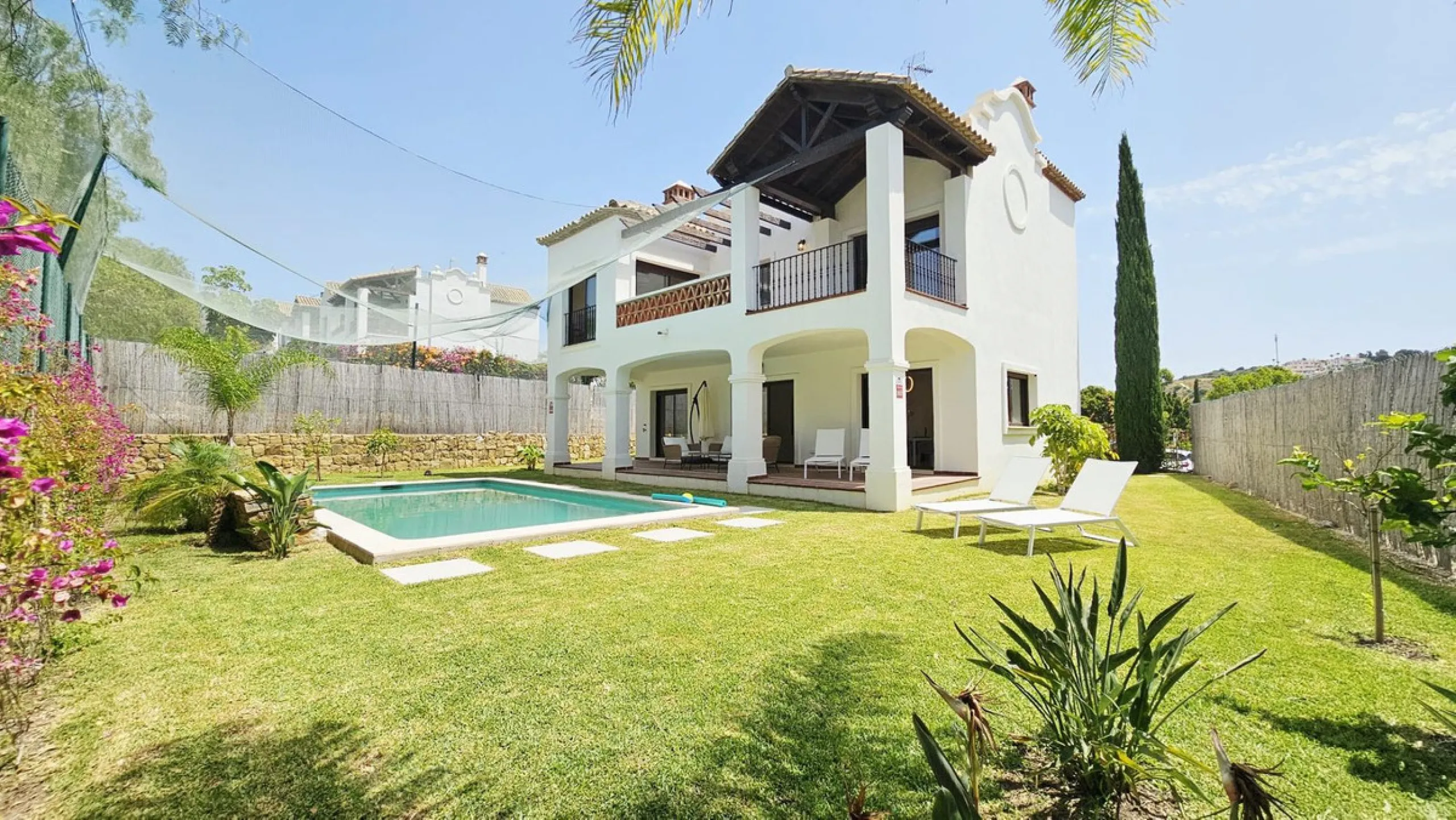 Exclusive villa in Azata Golf, Estepona – Spacious, bright and with private pool!!