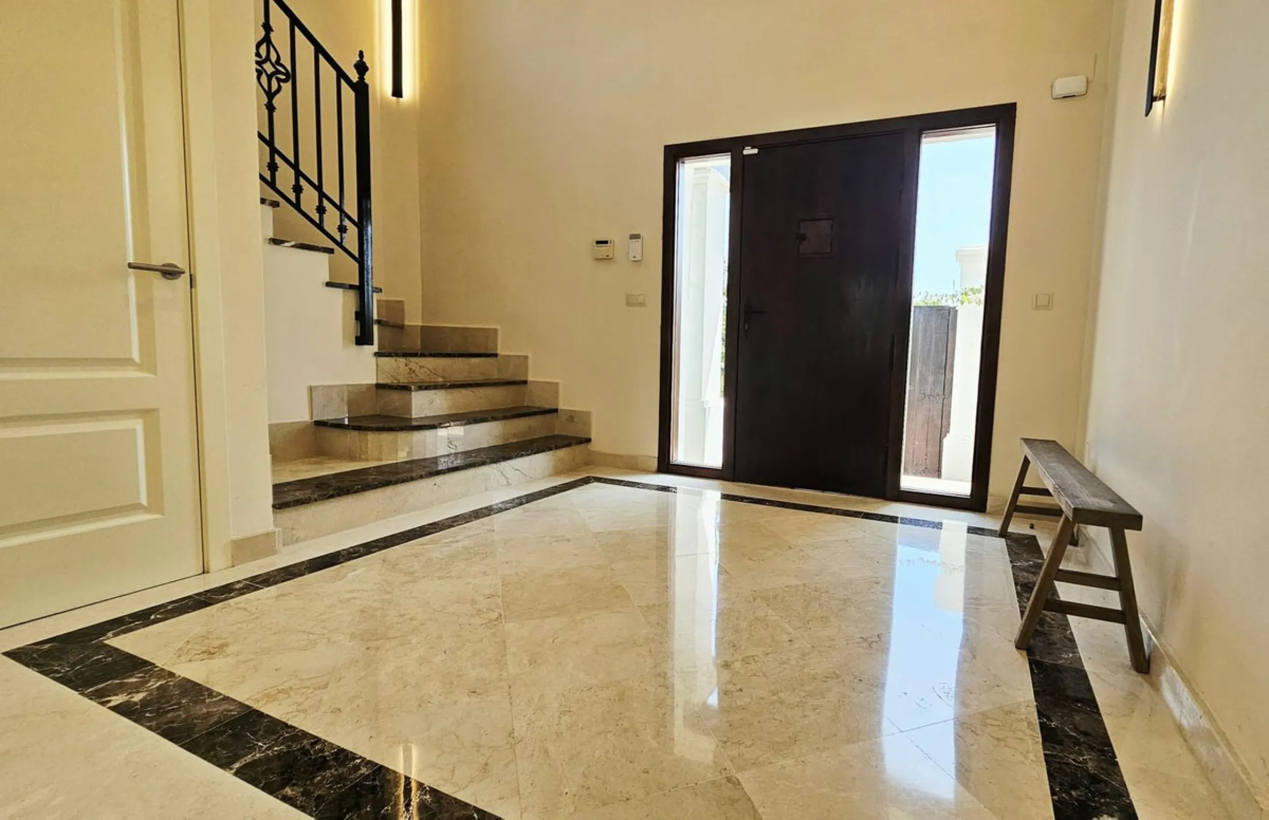 Exclusive villa in Azata Golf, Estepona – Spacious, bright and with private pool!!