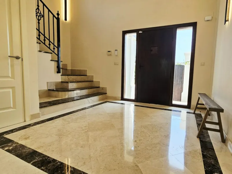 Exclusive villa in Azata Golf, Estepona – Spacious, bright and with private pool!!