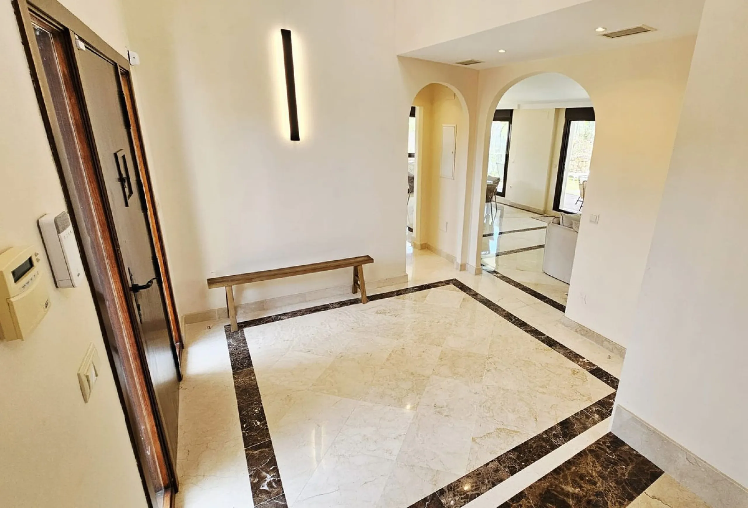 Exclusive villa in Azata Golf, Estepona – Spacious, bright and with private pool!!