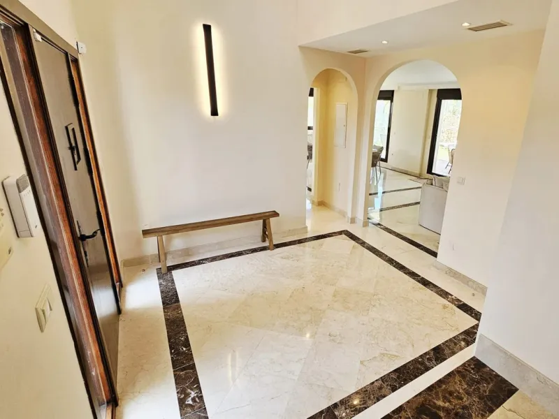 Exclusive villa in Azata Golf, Estepona – Spacious, bright and with private pool!!