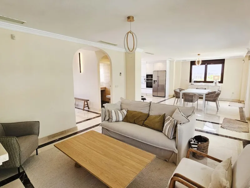 Exclusive villa in Azata Golf, Estepona – Spacious, bright and with private pool!!