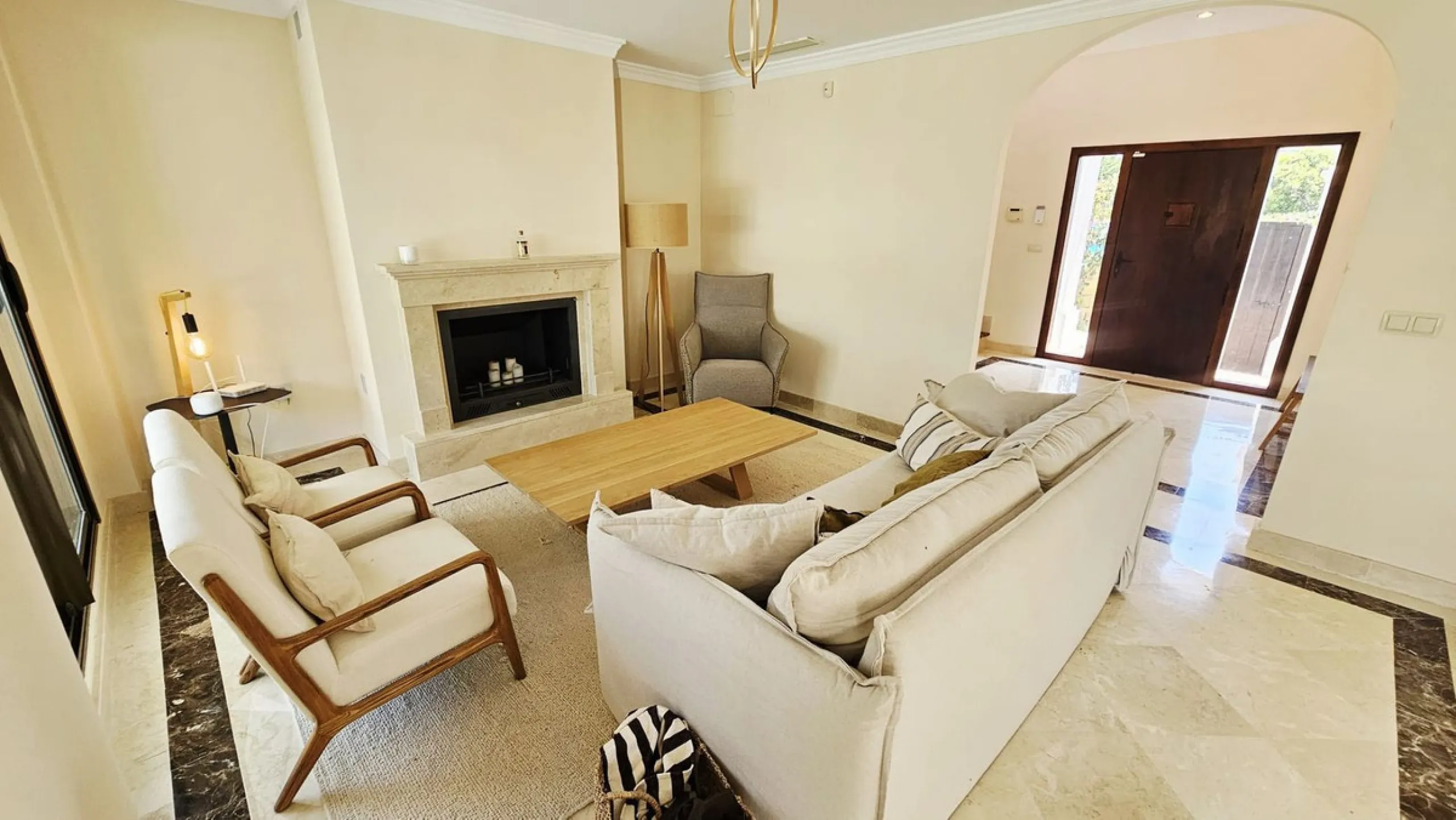 Exclusive villa in Azata Golf, Estepona – Spacious, bright and with private pool!!