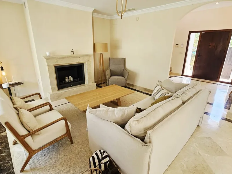 Exclusive villa in Azata Golf, Estepona – Spacious, bright and with private pool!!