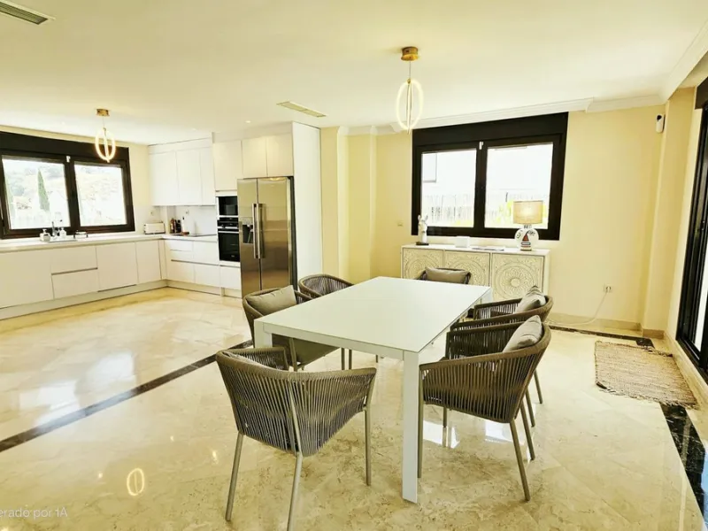 Exclusive villa in Azata Golf, Estepona – Spacious, bright and with private pool!!