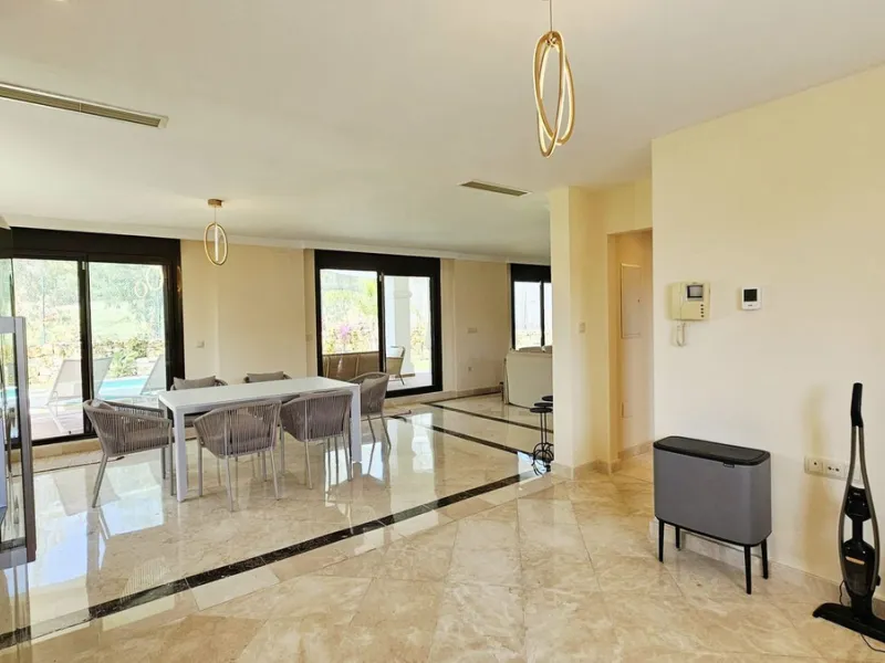 Exclusive villa in Azata Golf, Estepona – Spacious, bright and with private pool!!