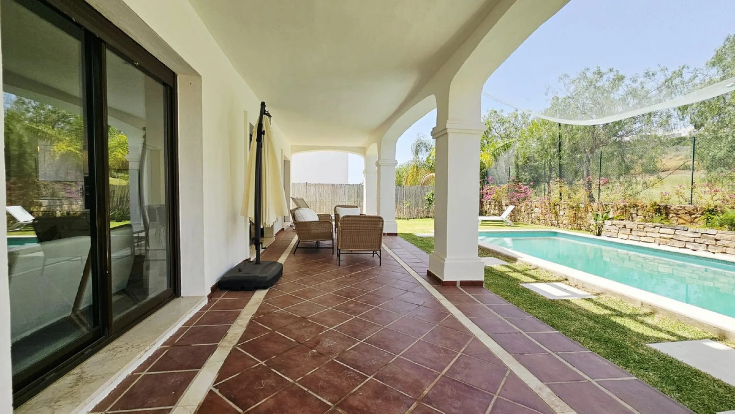 Exclusive villa in Azata Golf, Estepona – Spacious, bright and with private pool!!