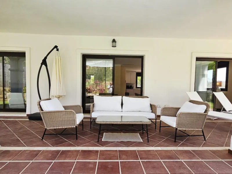 Exclusive villa in Azata Golf, Estepona – Spacious, bright and with private pool!!