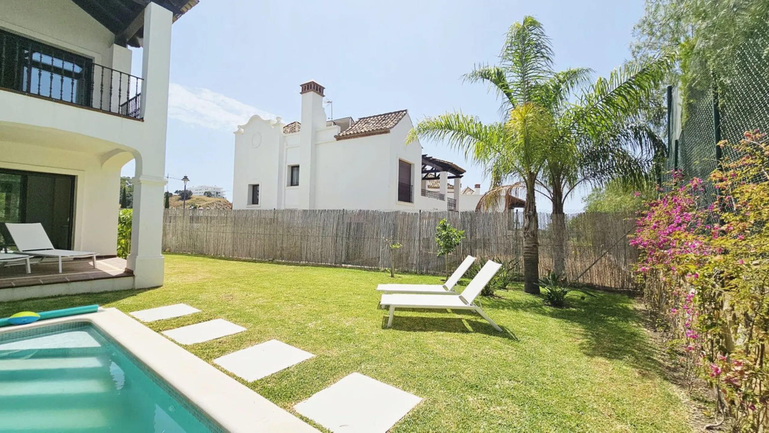 Exclusive villa in Azata Golf, Estepona – Spacious, bright and with private pool!!