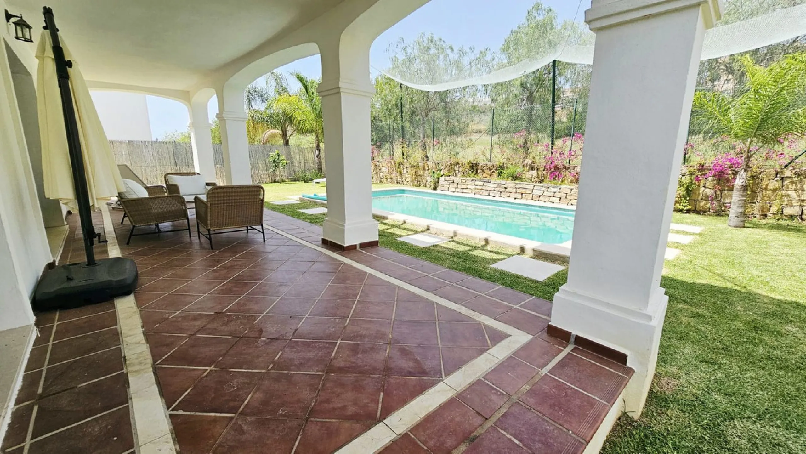 Exclusive villa in Azata Golf, Estepona – Spacious, bright and with private pool!!