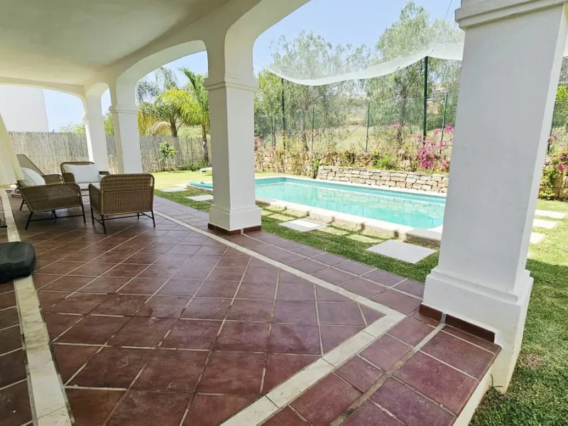 Exclusive villa in Azata Golf, Estepona – Spacious, bright and with private pool!!