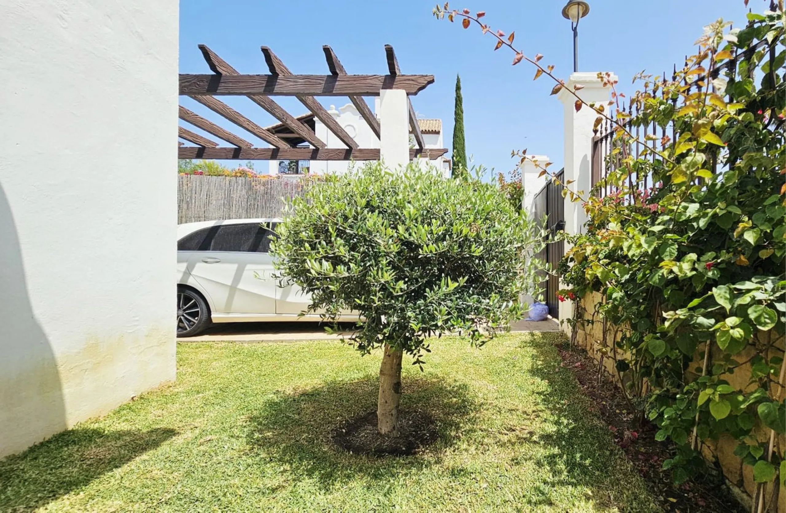 Exclusive villa in Azata Golf, Estepona – Spacious, bright and with private pool!!