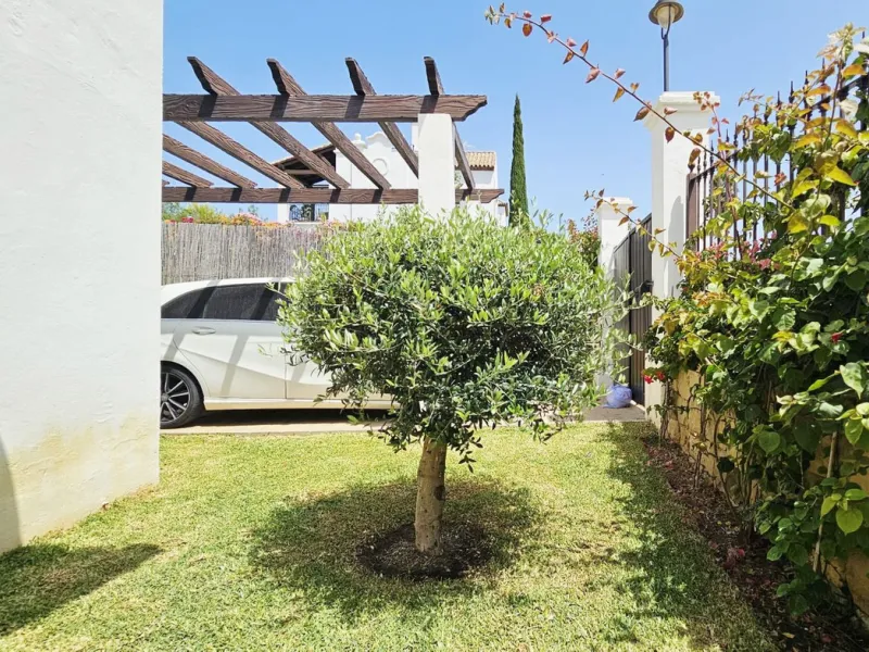 Exclusive villa in Azata Golf, Estepona – Spacious, bright and with private pool!!