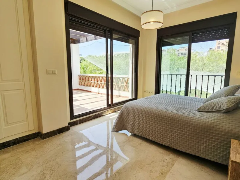 Exclusive villa in Azata Golf, Estepona – Spacious, bright and with private pool!!
