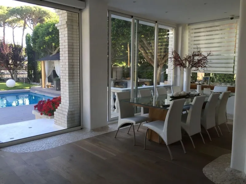 Exclusive contemporary villa near the sea in La Pineda, Castelldefels