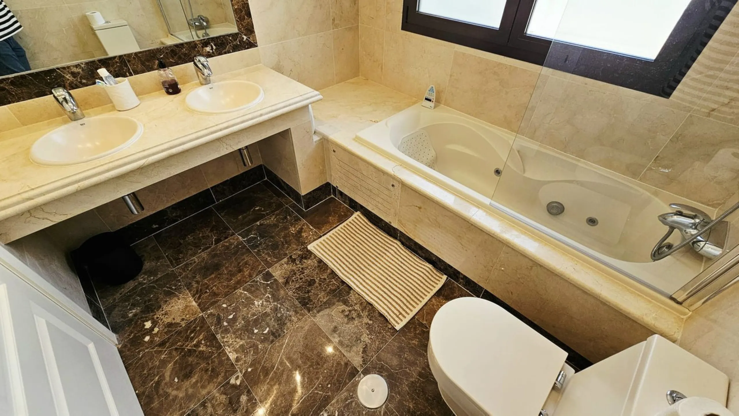 Exclusive villa in Azata Golf, Estepona – Spacious, bright and with private pool!!